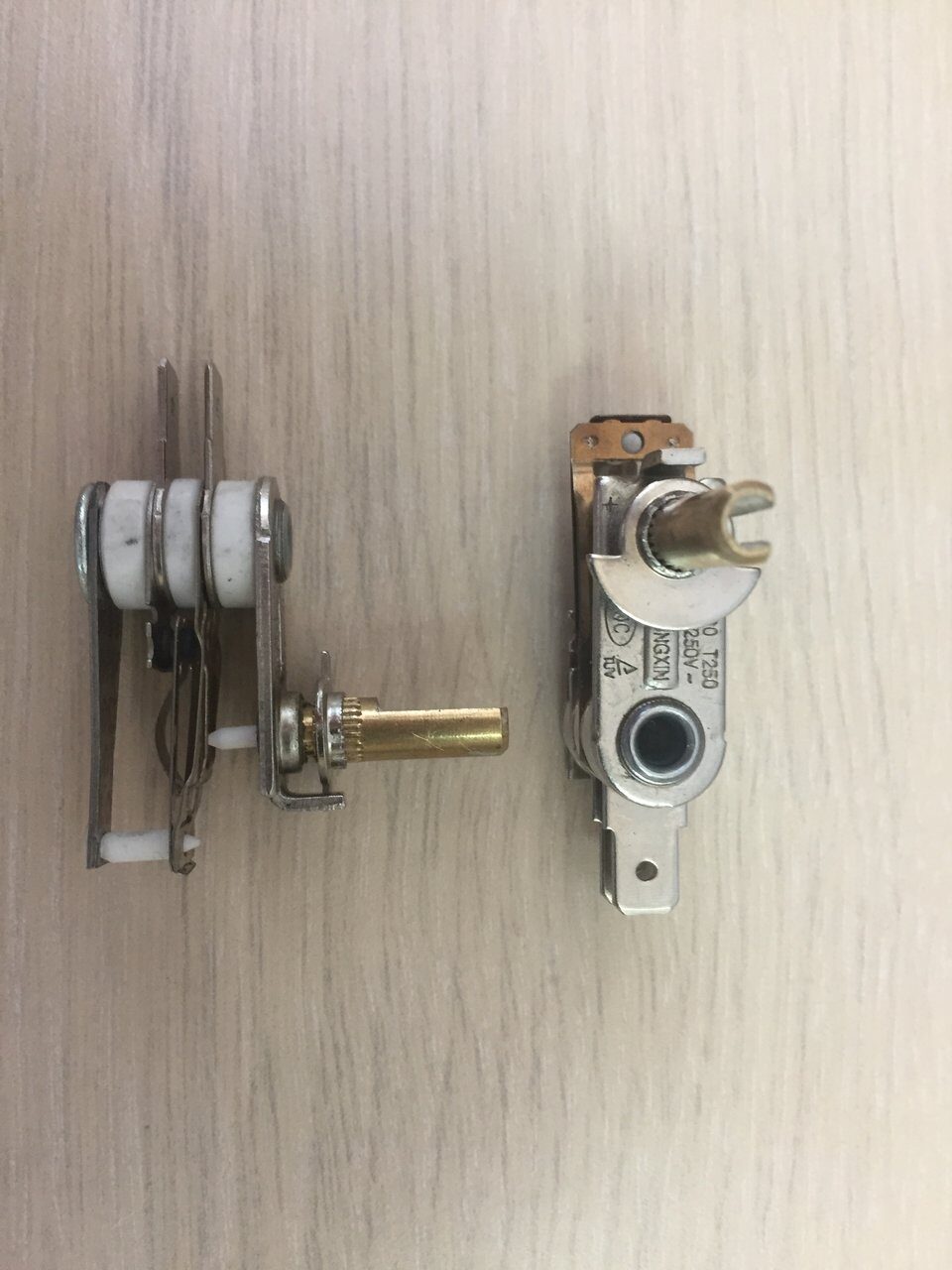 KST220-1-795-S-90-R(2)A, 10A/250V, 0-50C; термовыключатель — габаритный чертёж и характеристики